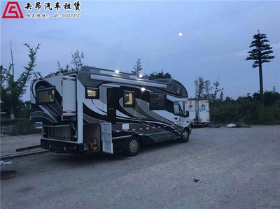 上海青浦華新勞斯萊斯銀云婚車(chē)出租 經(jīng)典座駕點(diǎn)亮浪漫時(shí)刻，助力服裝節(jié)時(shí)尚盛典